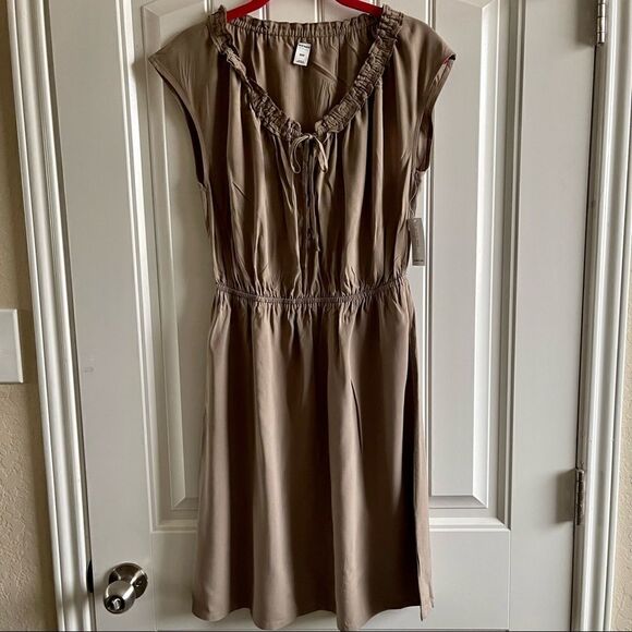 Old Navy Women’s Tan Short Sleeve V Neck Midi Dress; SZ S; BNWT - Picture 1 of 9